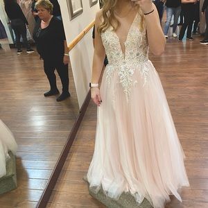 camille la vie prom dress💗🤍